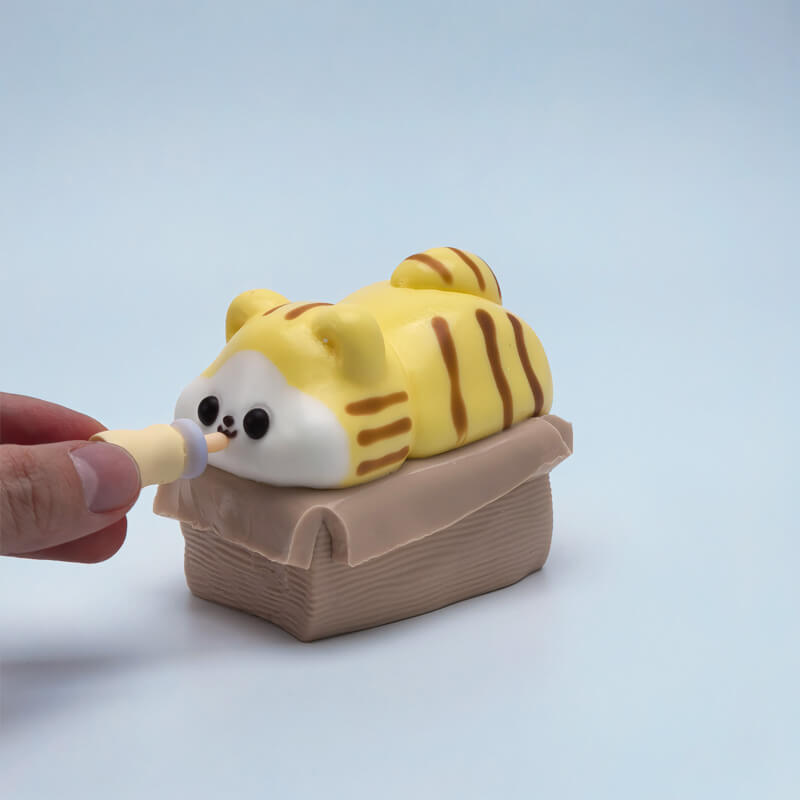 kitten-in-cardboard-box-animal-squishy-01