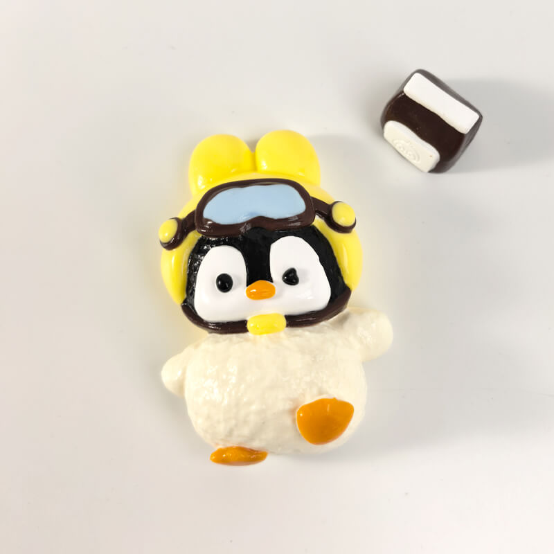 medium-penguin-delivery-rider-animal-squishy-01